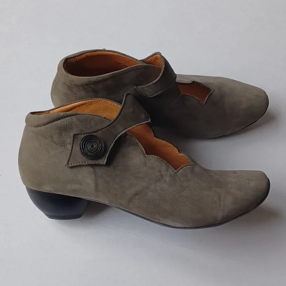 Think Aida Court Shoes Pumps Mary Jane Suede Leather SZ 39 Gray Taupe - Picture 6 of 16